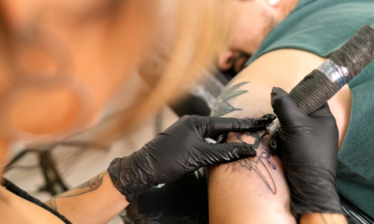 Come coprire un tatuaggio? Rischi e cosa comporta