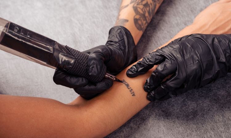 Scopri se fare il tatuatore ha un futuro