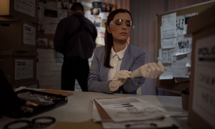 Profilo psicologico del criminale: come si costruisce e a cosa serve nelle indagini