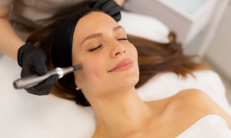 Diventa Assistente Tecnico in Medicina Estetica con un corso online completo e flessibile. Acquisisci competenze pratiche.