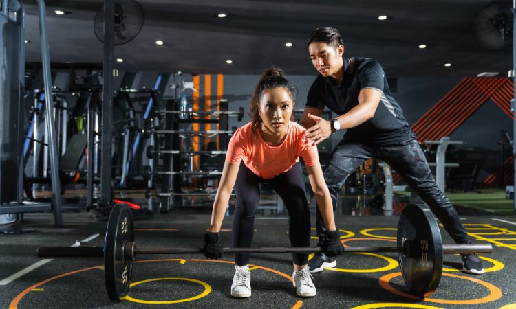 Scopri i vantaggi e gli svantaggi di studiare per diventare personal trainer.